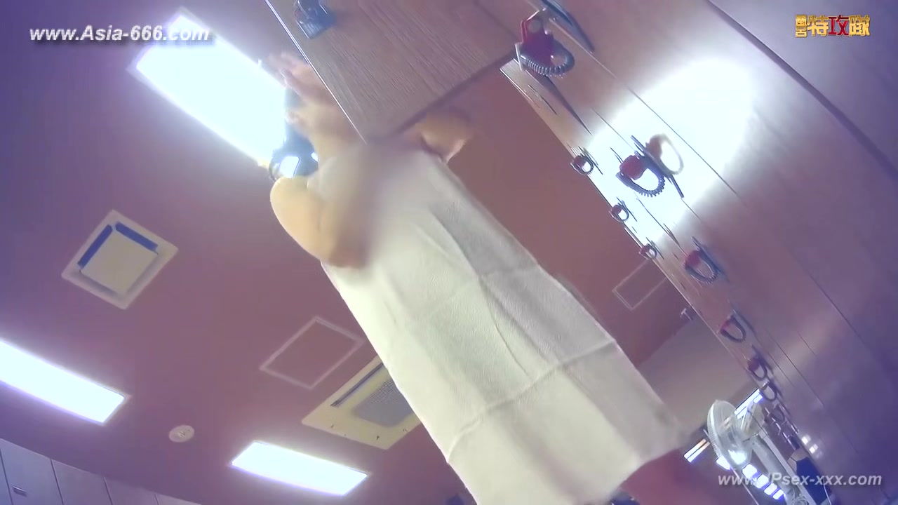 japanese public bathroom changeroom.85
