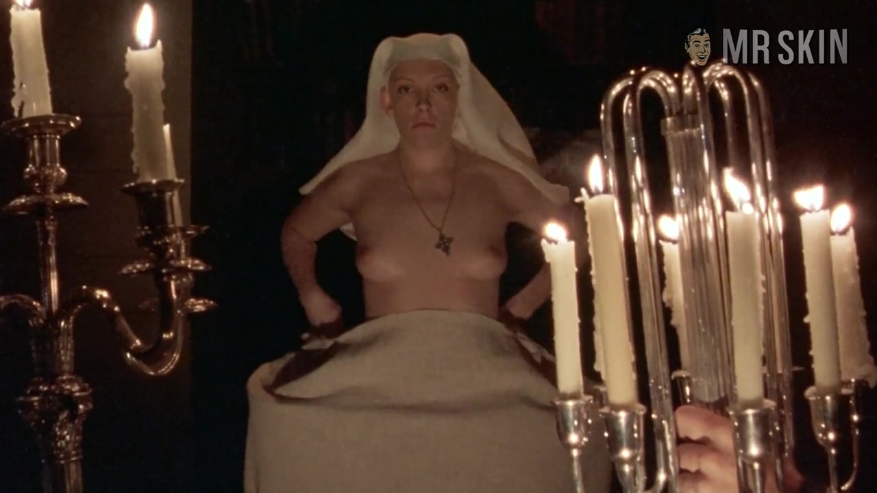 Marisa Tomei's High-Def Tomei-toes, Pam Grier's 71st Birthday, and More - Mr.Skin