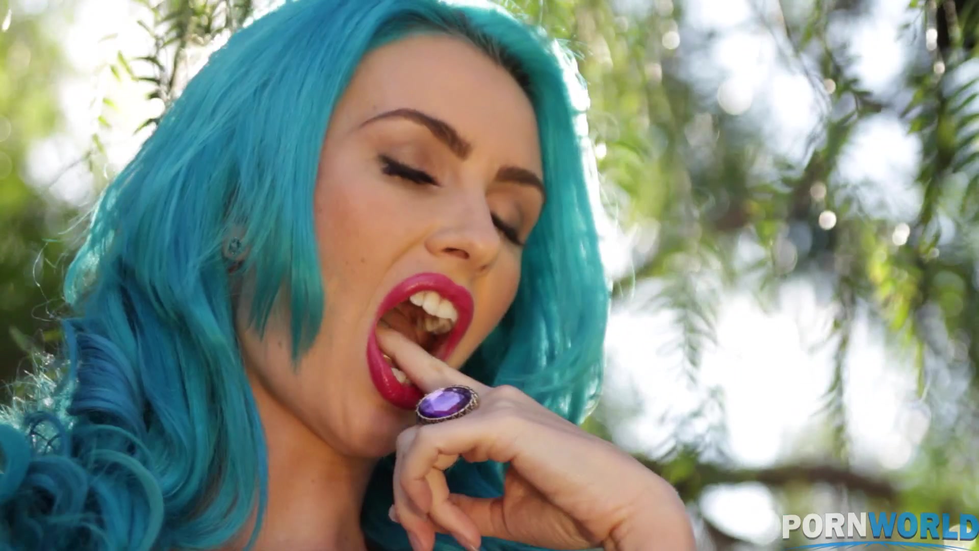X-Rated Garden Gasm - She Gives Herself a Good One - PornWorld