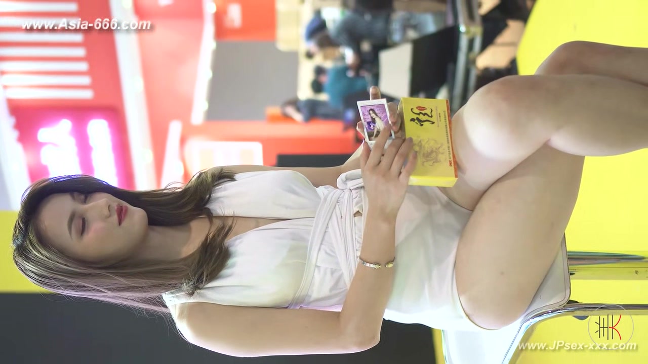 Chinese model in sexy lingerie show.8