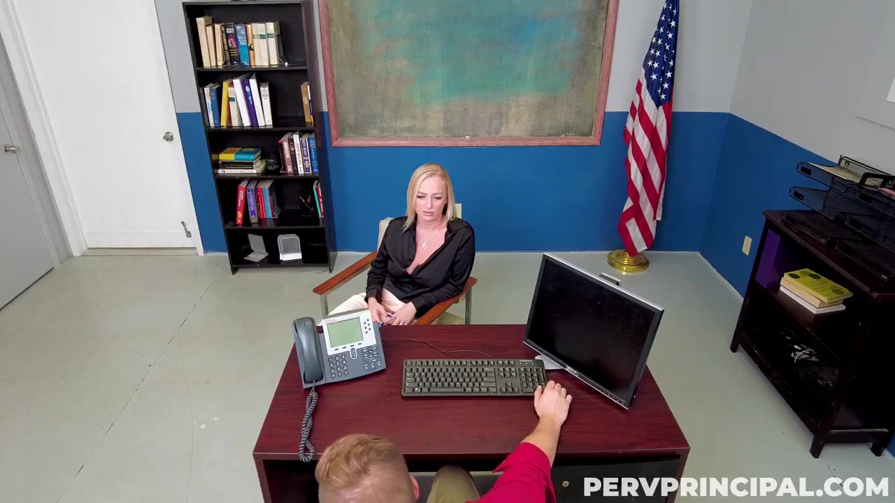 Elana Bunnz - New She-s Goin-g To Col-lege 06-07-2023