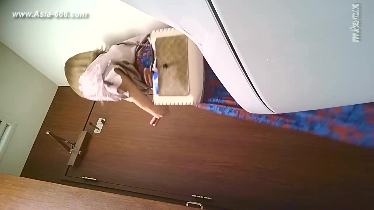 peeping japanese ol go to toilet.13