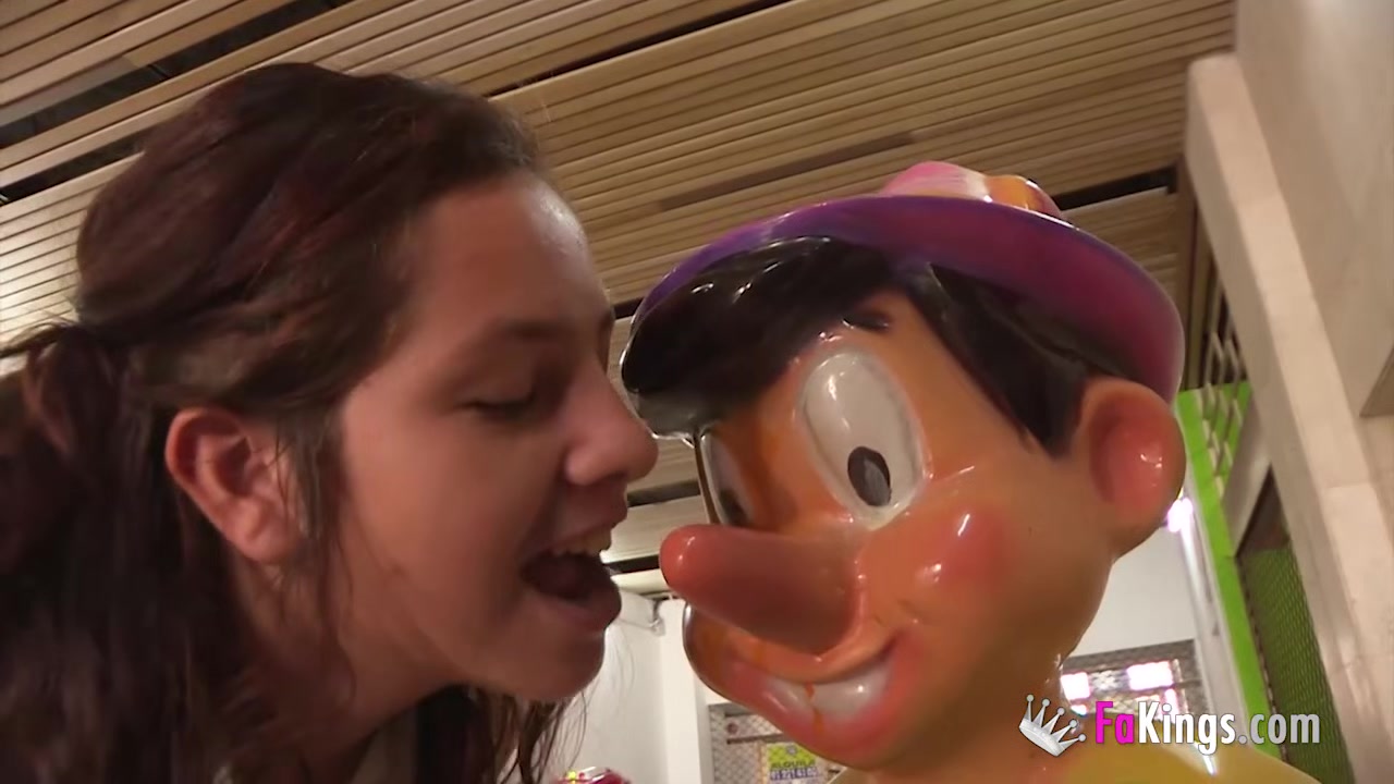 Alba, 18yo, and her first anal