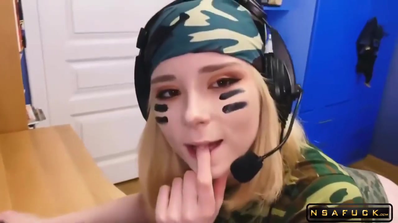 Fuck Cute Girl When She Play In Wot - Sweetie Fox