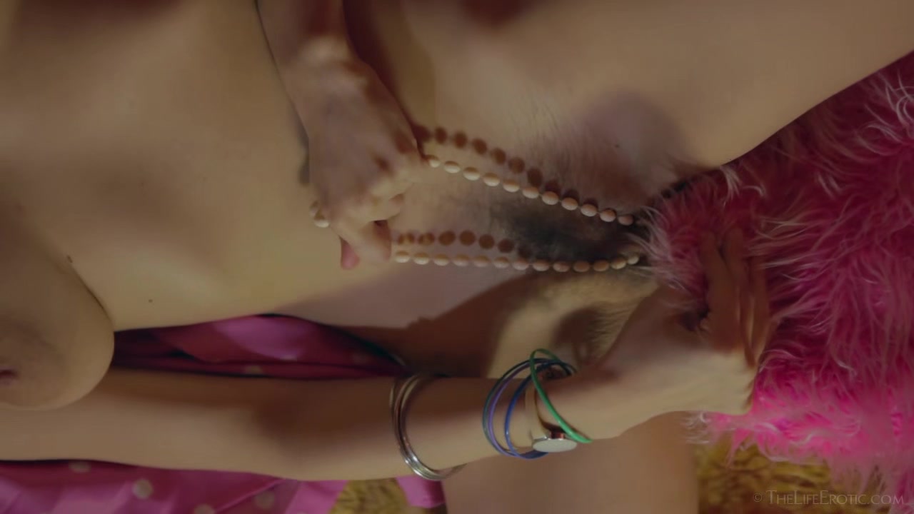 Bubble Gum 2 - Emily J - TheLifeErotic
