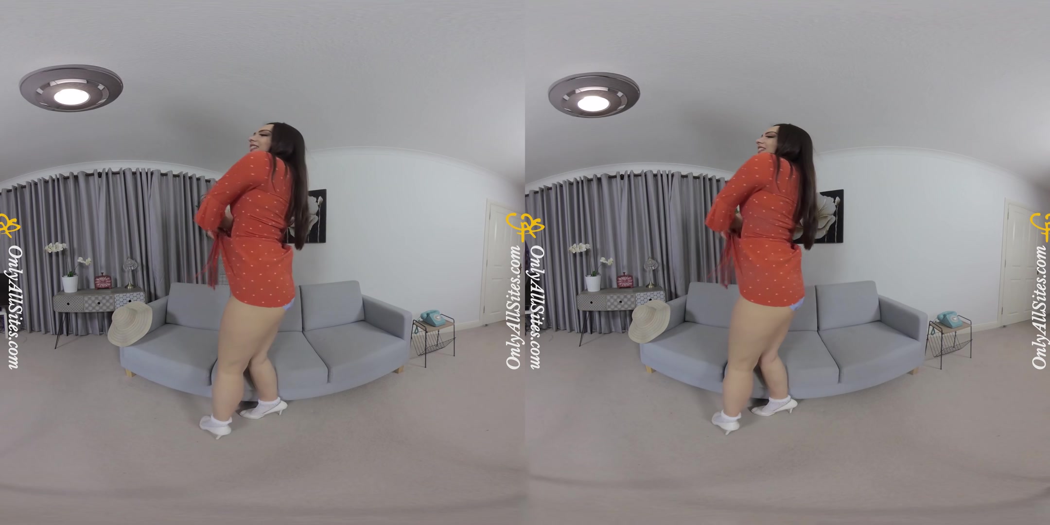 Alicia - Sexy Brunette - OnlyTease