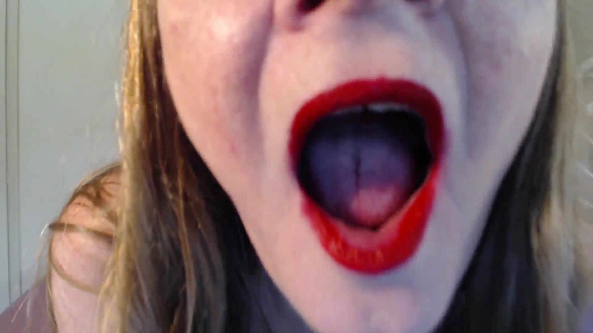 Horny Red Lips - TacAmateurs