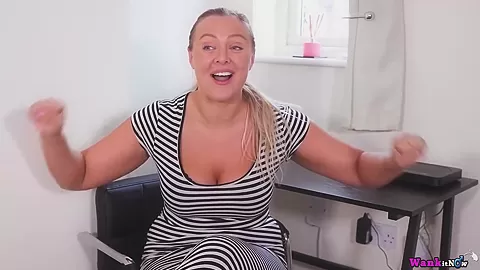 Blondie Wants To See Your Wanking Skills