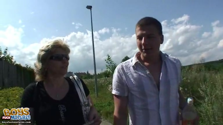 Tourist talked into hot stuff