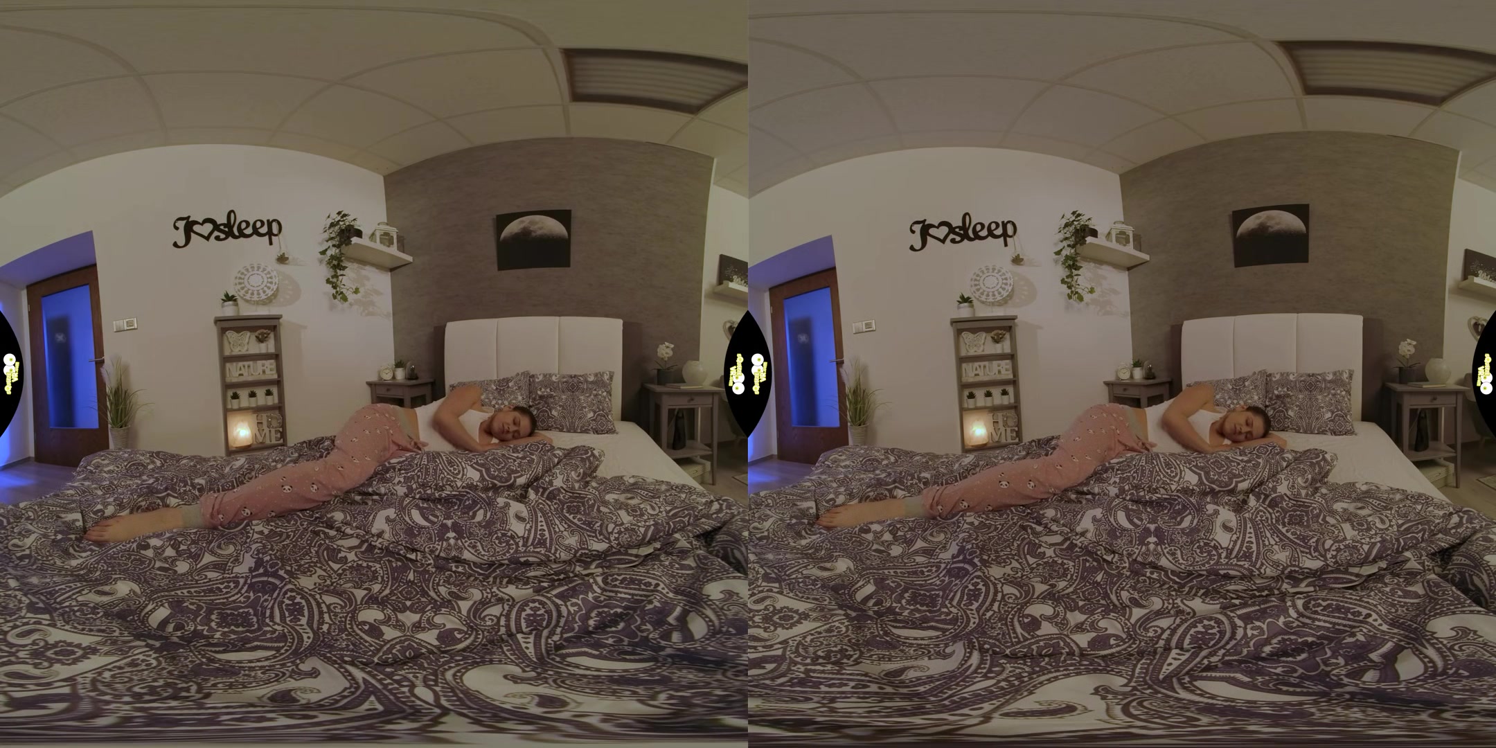 Sweet; Morning Masturbation with Amateur Brunette