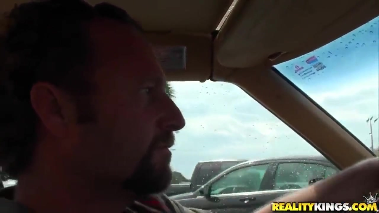 Man seduces milf to screw right in his car