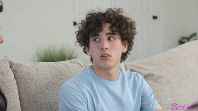 Stepsons Sexual Services - S4:E7 - Momlover