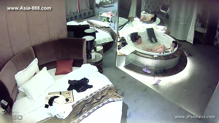 Hackers use the camera to remote monitoring of a lover's home life.***