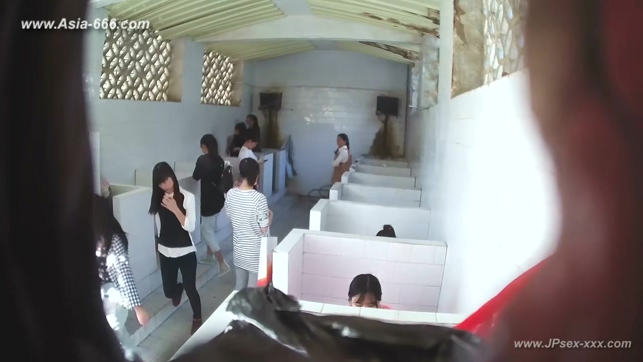 chinese girls go to toilet.306