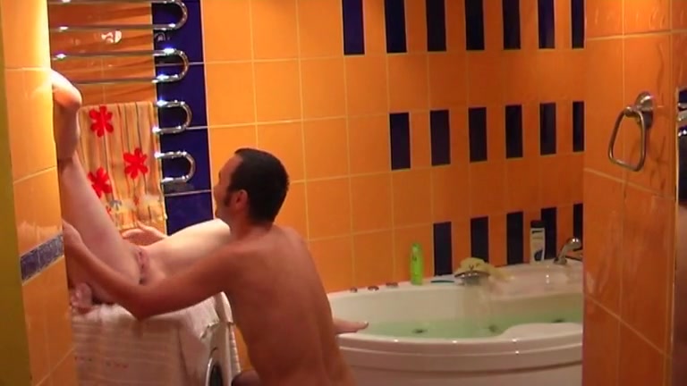 Blow job and wild hard fuck in sexy tub