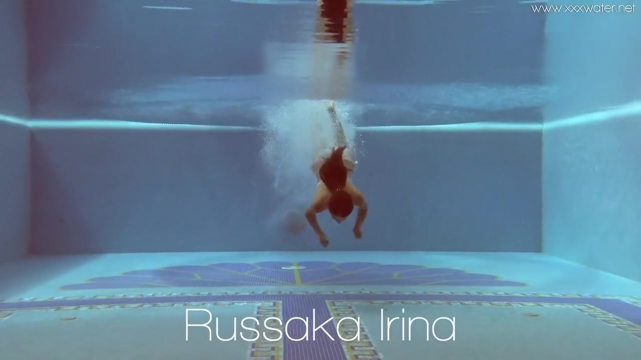 Stefanie Moon In Swims Nude In The Pool