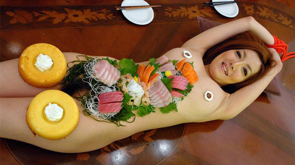 Yuna Hirose in The office lady Yuna Hirose is used like a sushi plate - AviDolz
