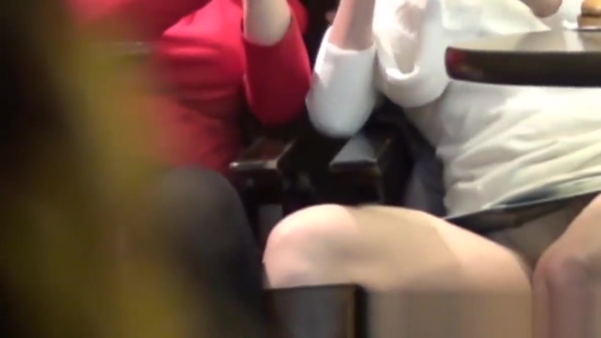 Japan babes spread their legs up for to see