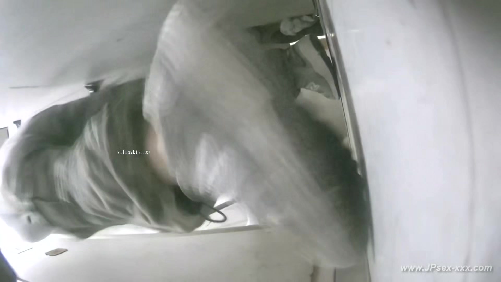 chinese girls go to toilet.567