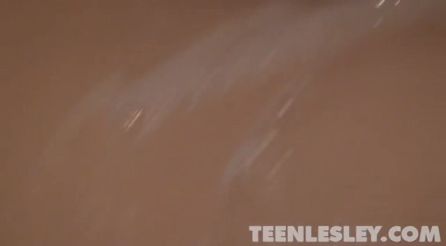teen 18+ lesley bathing and masturbating
