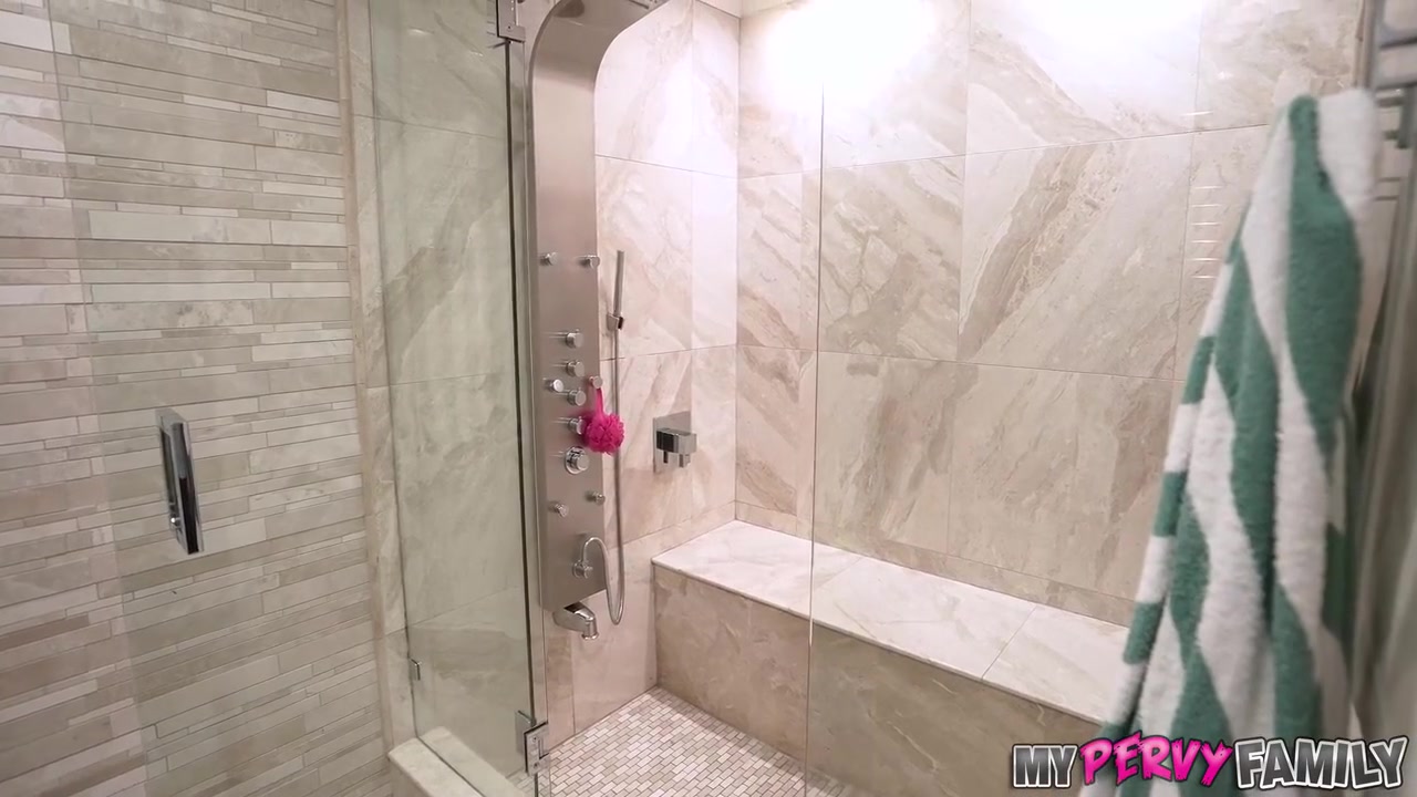 Juan El Caballo Loco - Naughty Stepsis Fucks Stepbro In Rents Shower