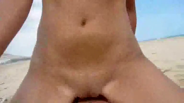 Young boomshell entertains his boyfriend with her tasty holes