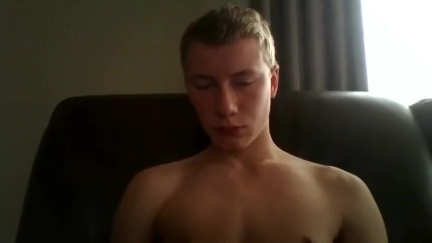 Twink Starts Wanking Quickly