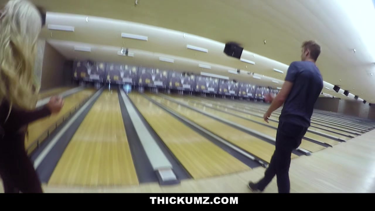 Thickumz - Curvy Blonde Picks Up A Stud In Bowling Alley
