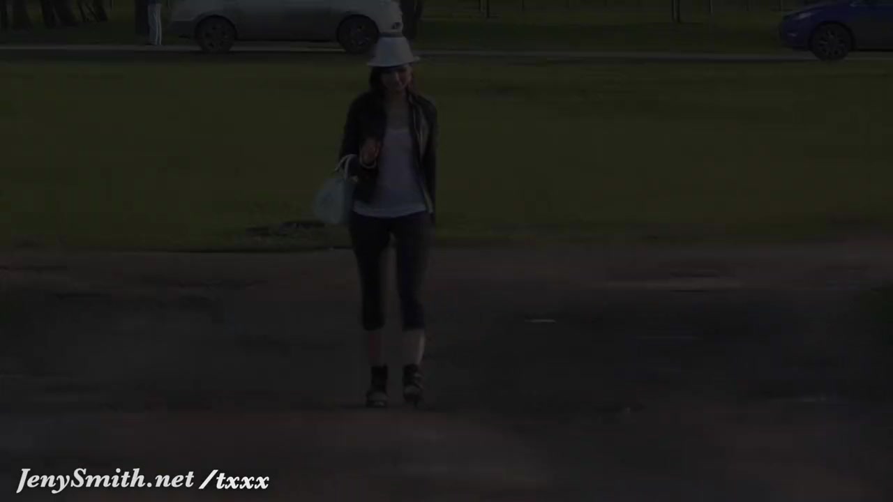 Jeny Smith's seethrough yoga pants in public