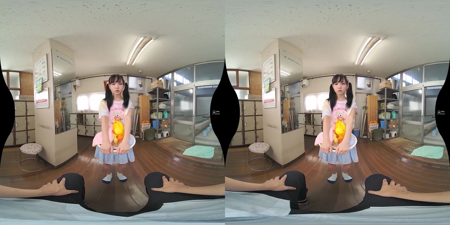 Innocent Lara-chan Came to the Public Bath with her Stepdaddy - DANDY