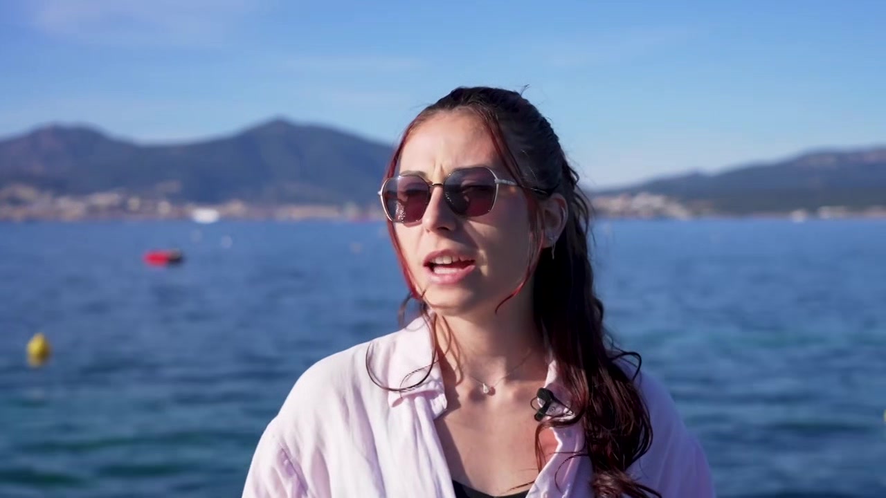 As delighted as she is excited, Alicia, 43, takes on two men! - Jacquie et Michel TV