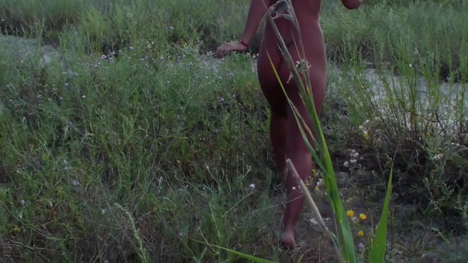 I shoot my gf pissing and doing her best to satisfy my cock