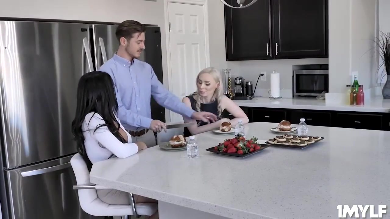 Melissa Watches The Sexy Blonde Milf Natasha And Gets S