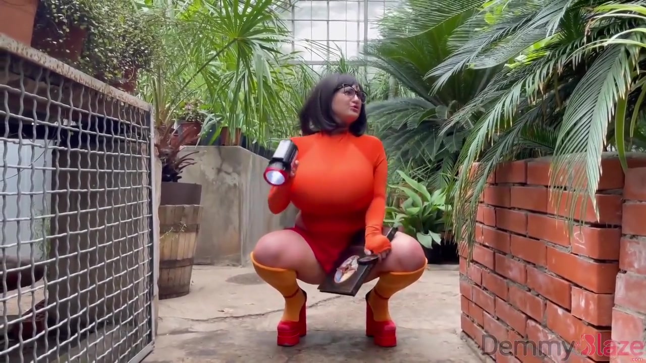 Demmy Blaze In Velma 1080