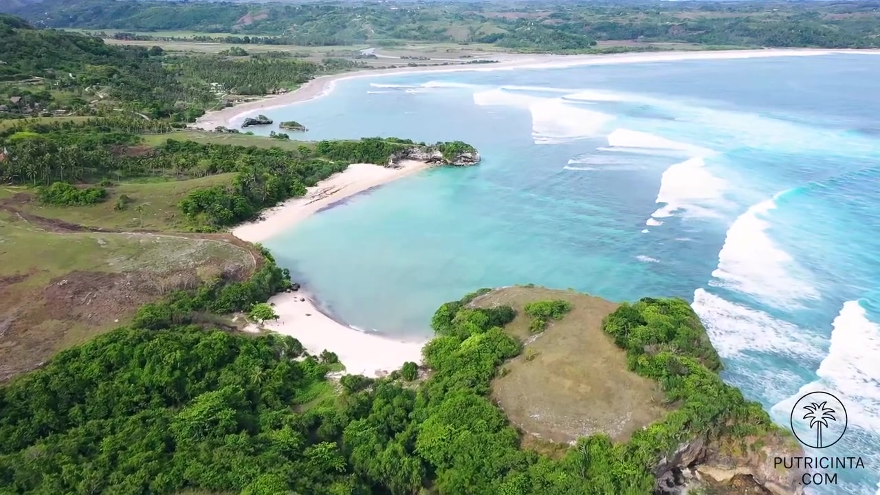 Stripping On A Beautiful Tropical Beach - Putri Cinta
