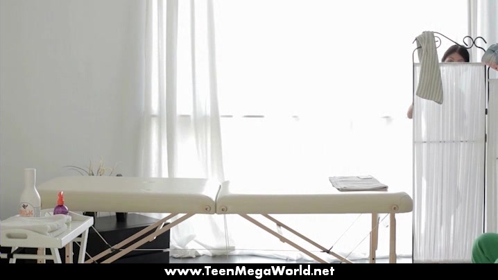 Juicy babe allows the handsome masseur fucking her holes