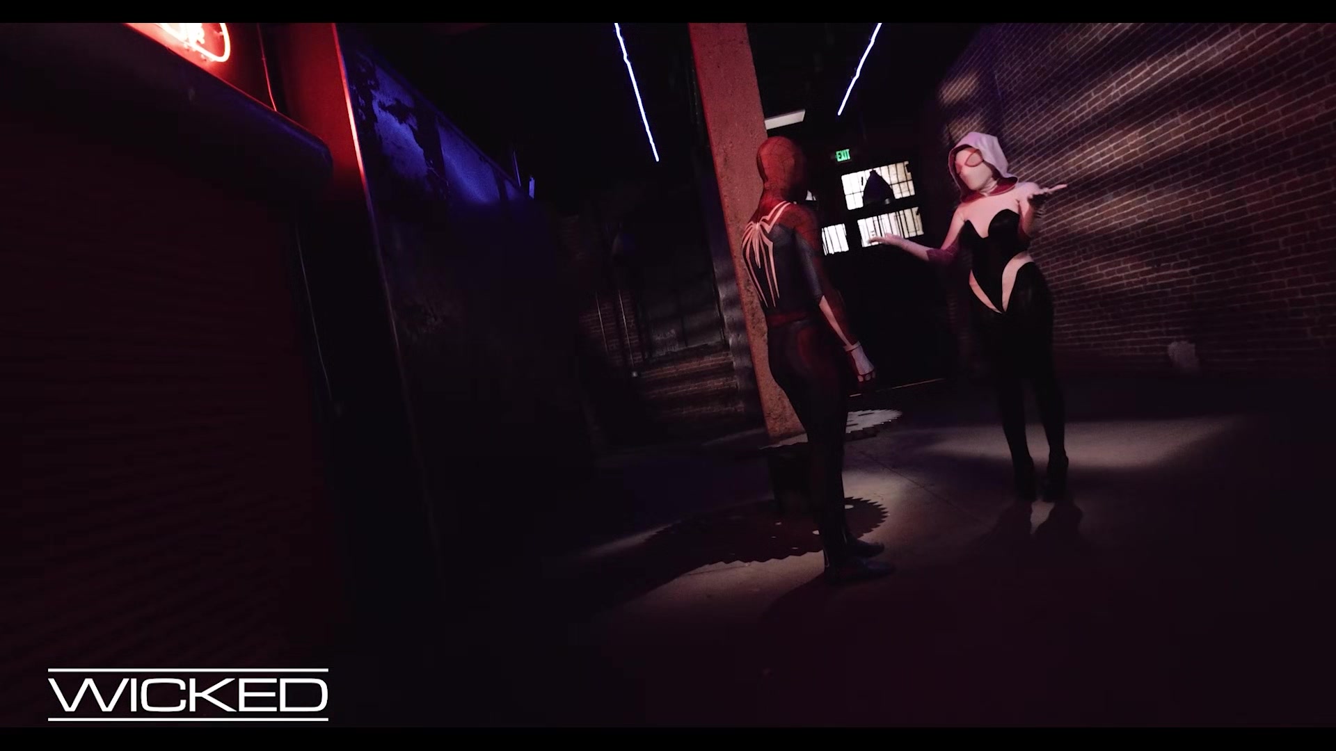 Spiderman Eats And Fucks Gwen Stacy's Hot Pussy