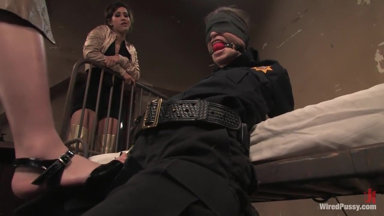 Street Girls in Wiredpussy Video