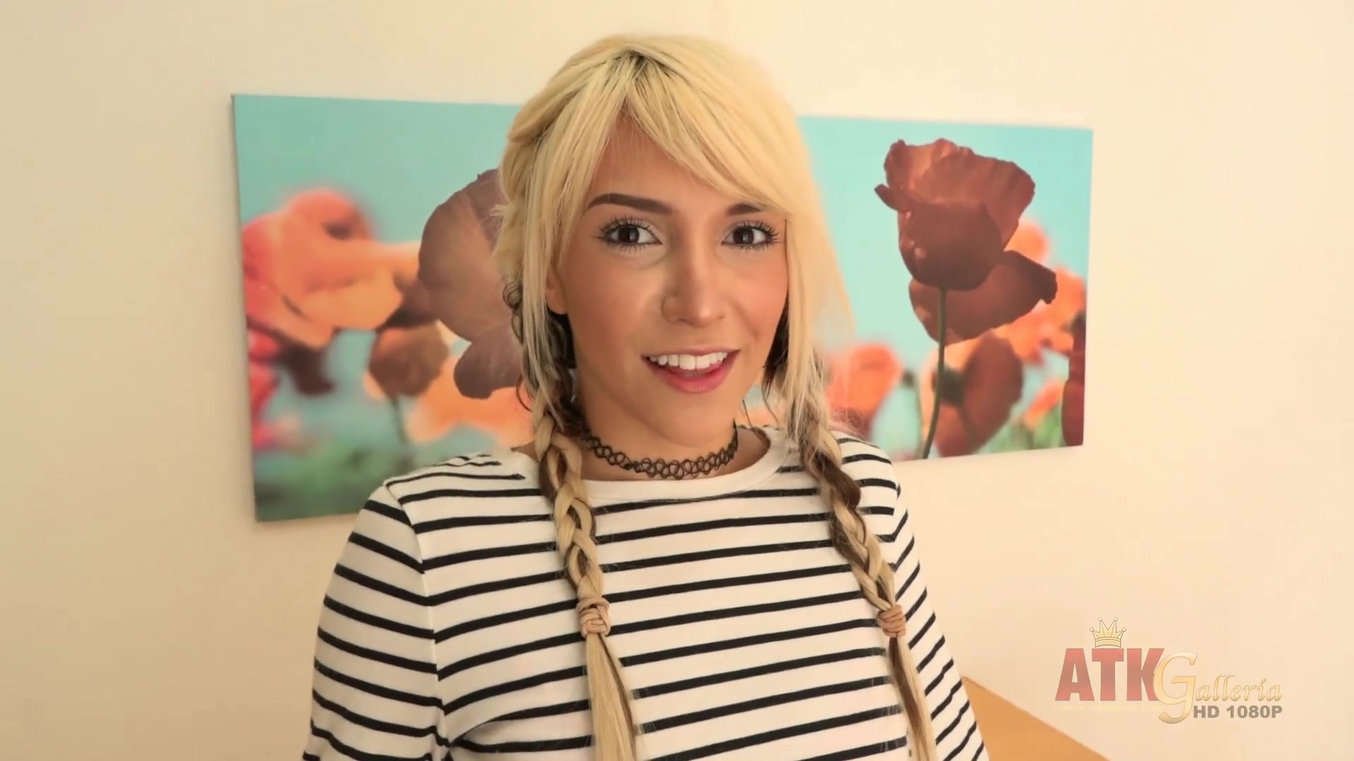 Interesting blonde teen girl