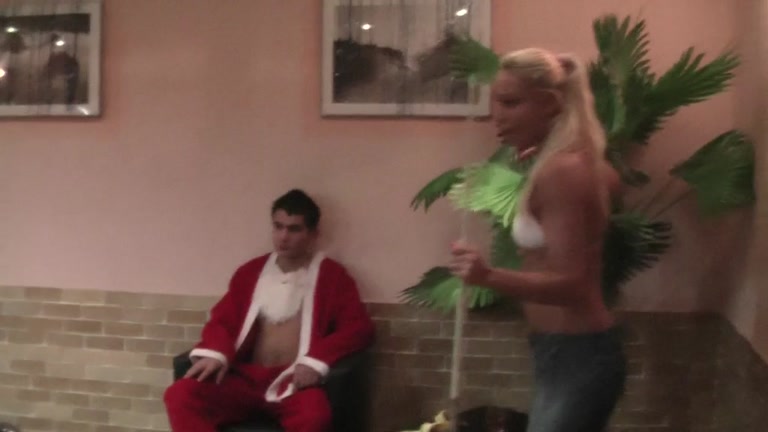 Stud cums inside blonde chick's tight ass