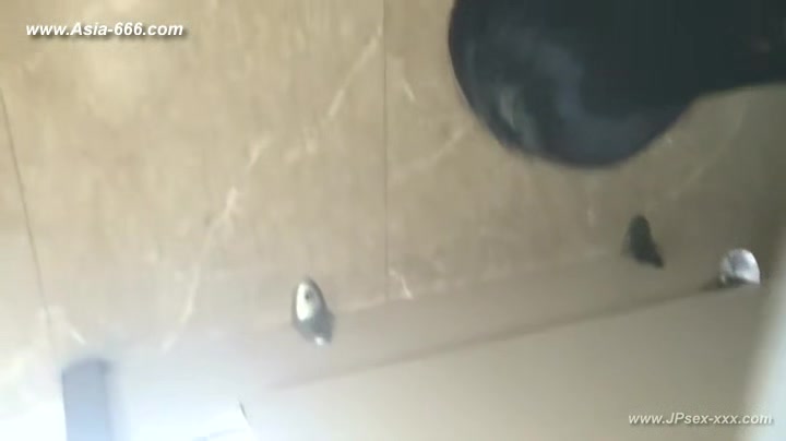 chinese girls go to toilet.125