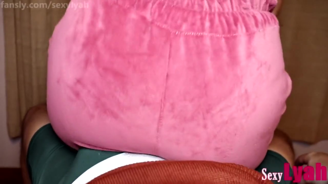 Hot Assjob Lap Dance In Velour Pants