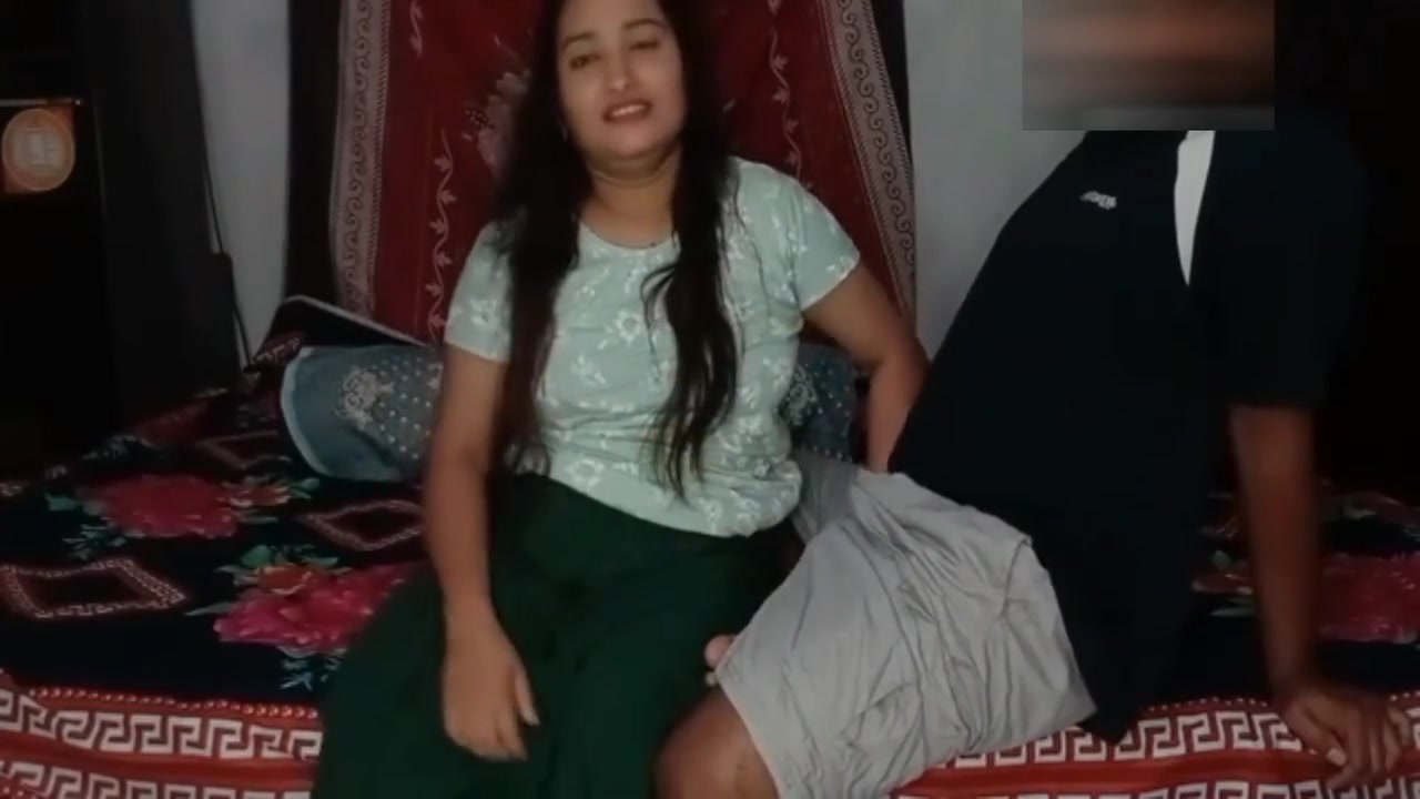 Bore Bhai Ne Apna Behen Ko Chud Diya Ekele Main