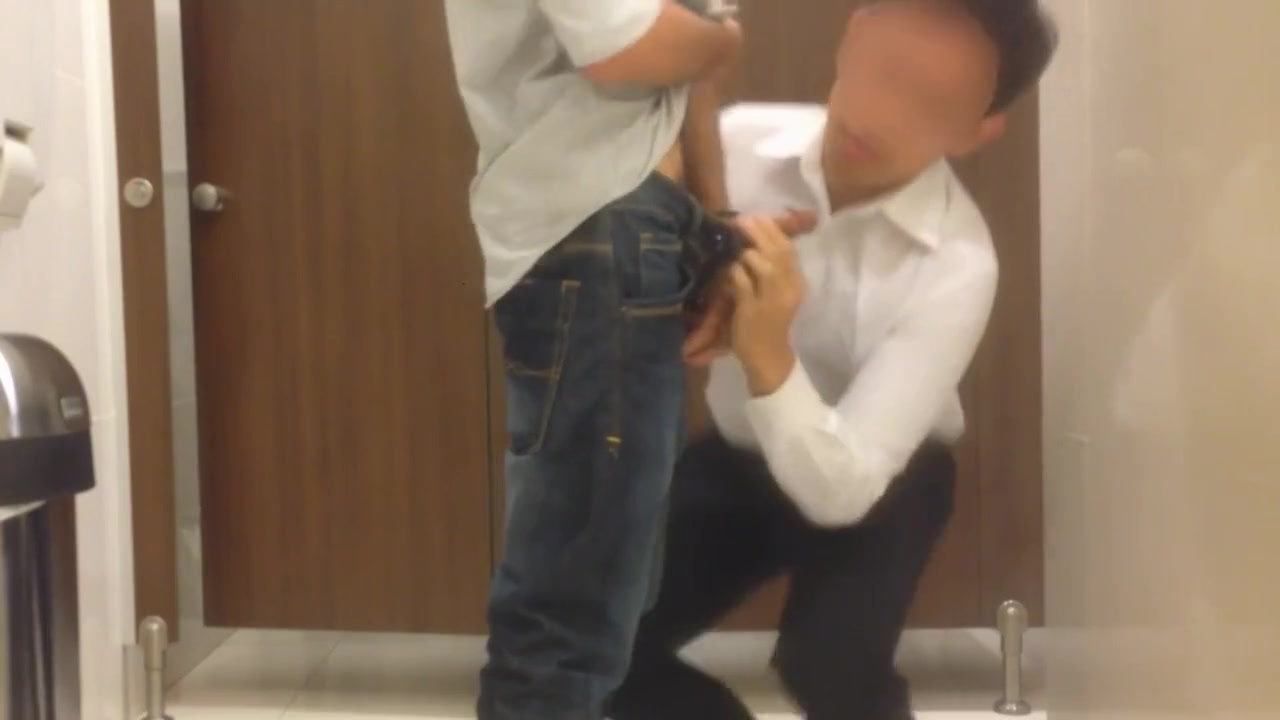 Pinoy Fun - My Risky Public Bathroom Blowjob Encounter With My Hot Step brother In Law chupa Sa Cr