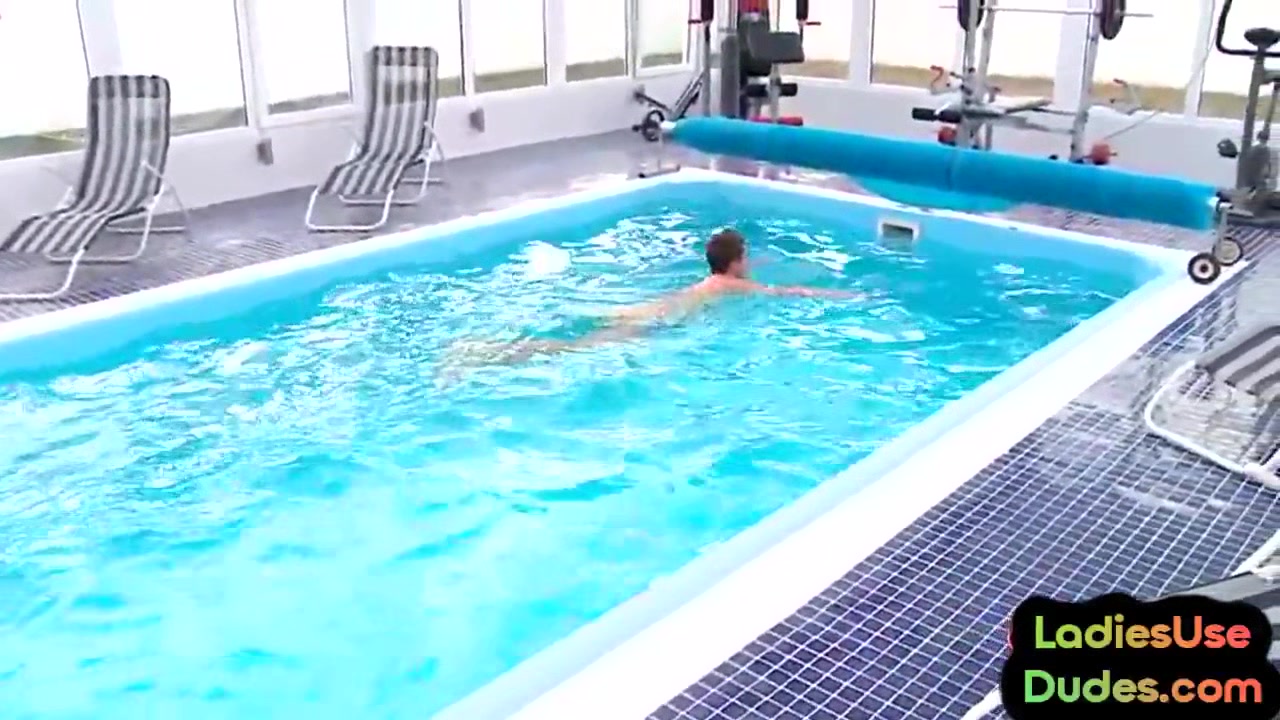 CFNM pegging femdoms fuck sub in amateur swimming pool 3some
