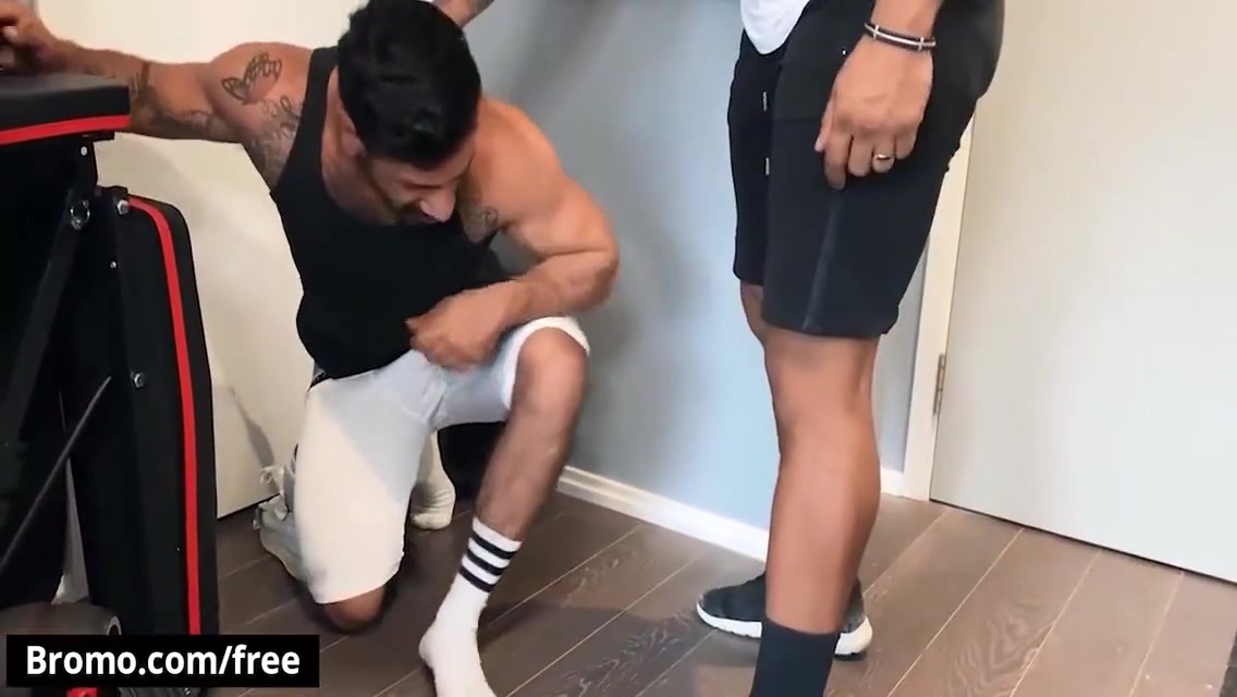 Mateo Zagal And Jason Vario - Sexy Shaven-headed Top Rims Before Stretching His Eager Ass 11 Min