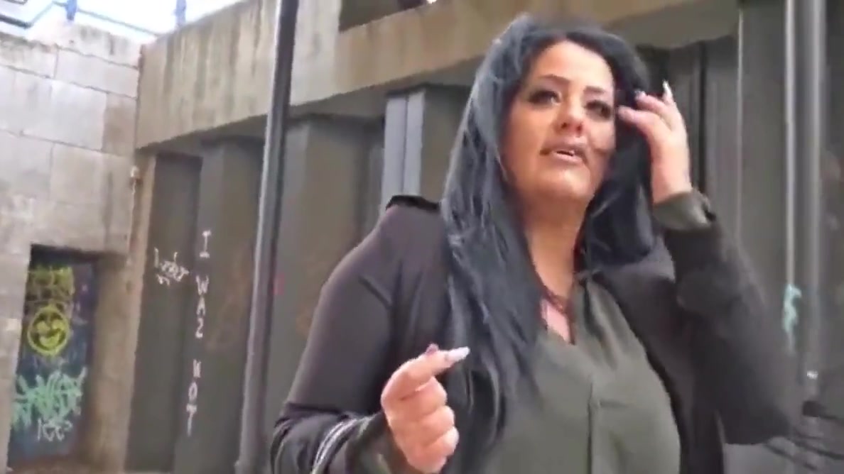 Mature Woman Fucked By A Stranger During Vacation