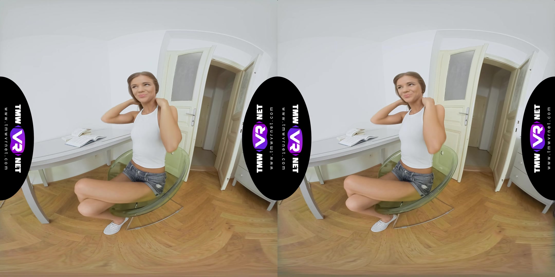 Sweetie Rubs Cunt To Relax - TmwVRNet