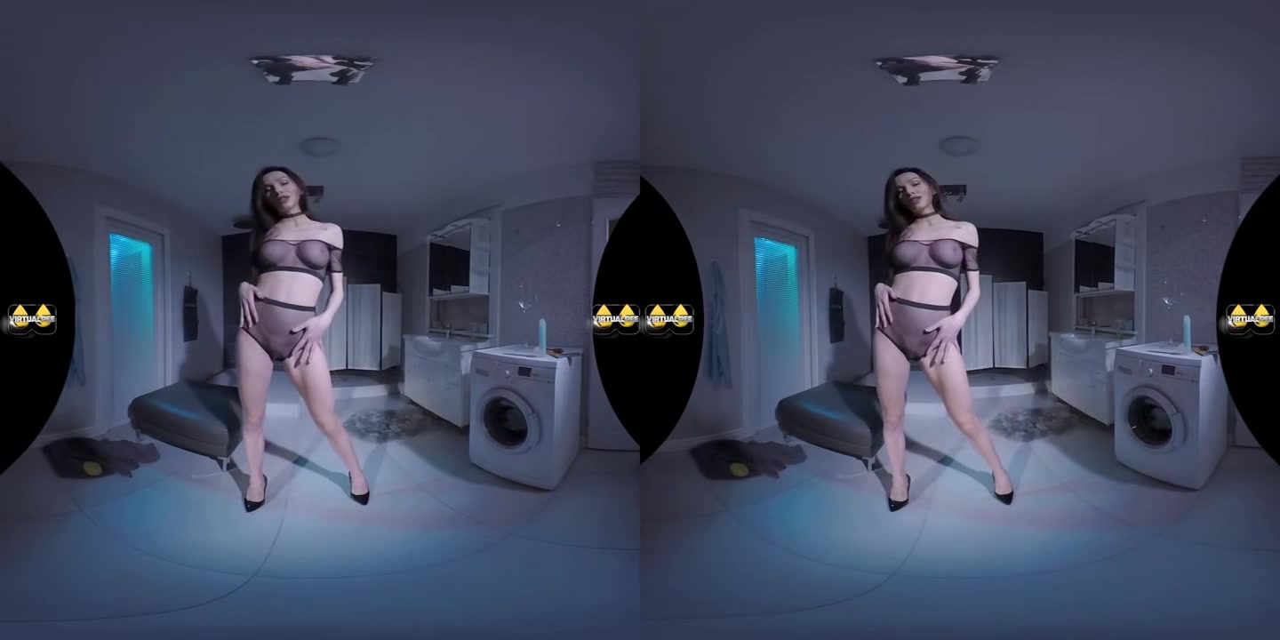 Adel Morel - VirtualPee