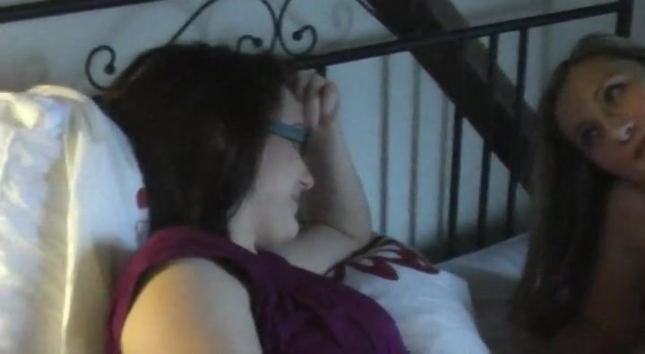 Jarka's first lesbian experience with Hanka